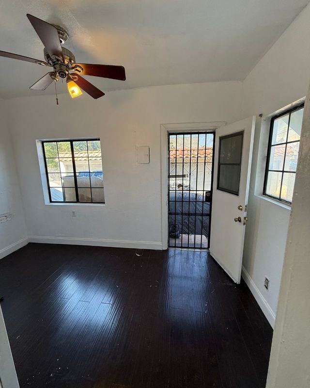 5371 Grace Pl ##3/4 - Photo 4 of 8