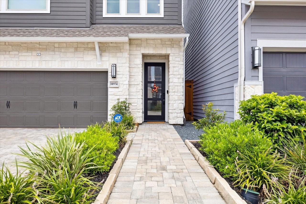 10974 Hewitt Cliff Ln - Photo 3 of 24