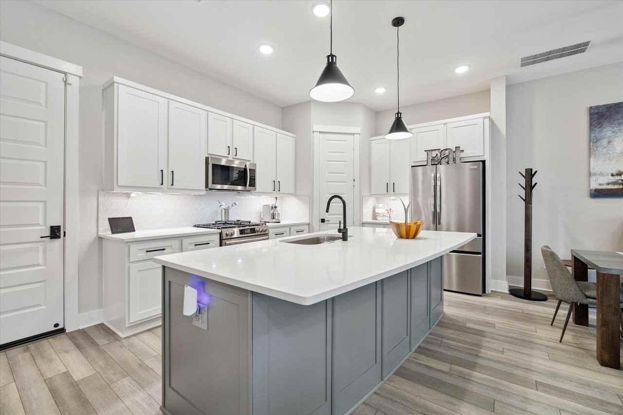 10974 Hewitt Cliff Ln - Photo 5 of 24