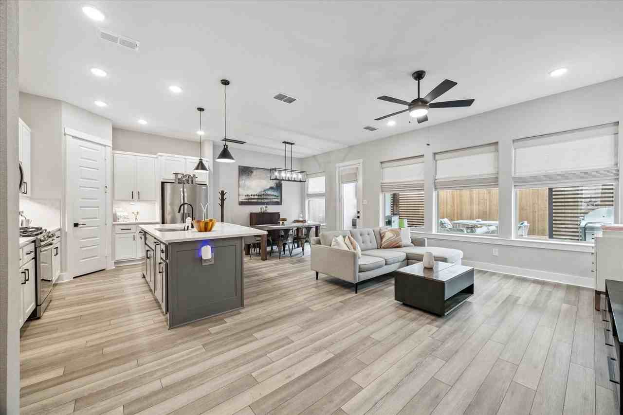 10974 Hewitt Cliff Ln - Photo 6 of 24