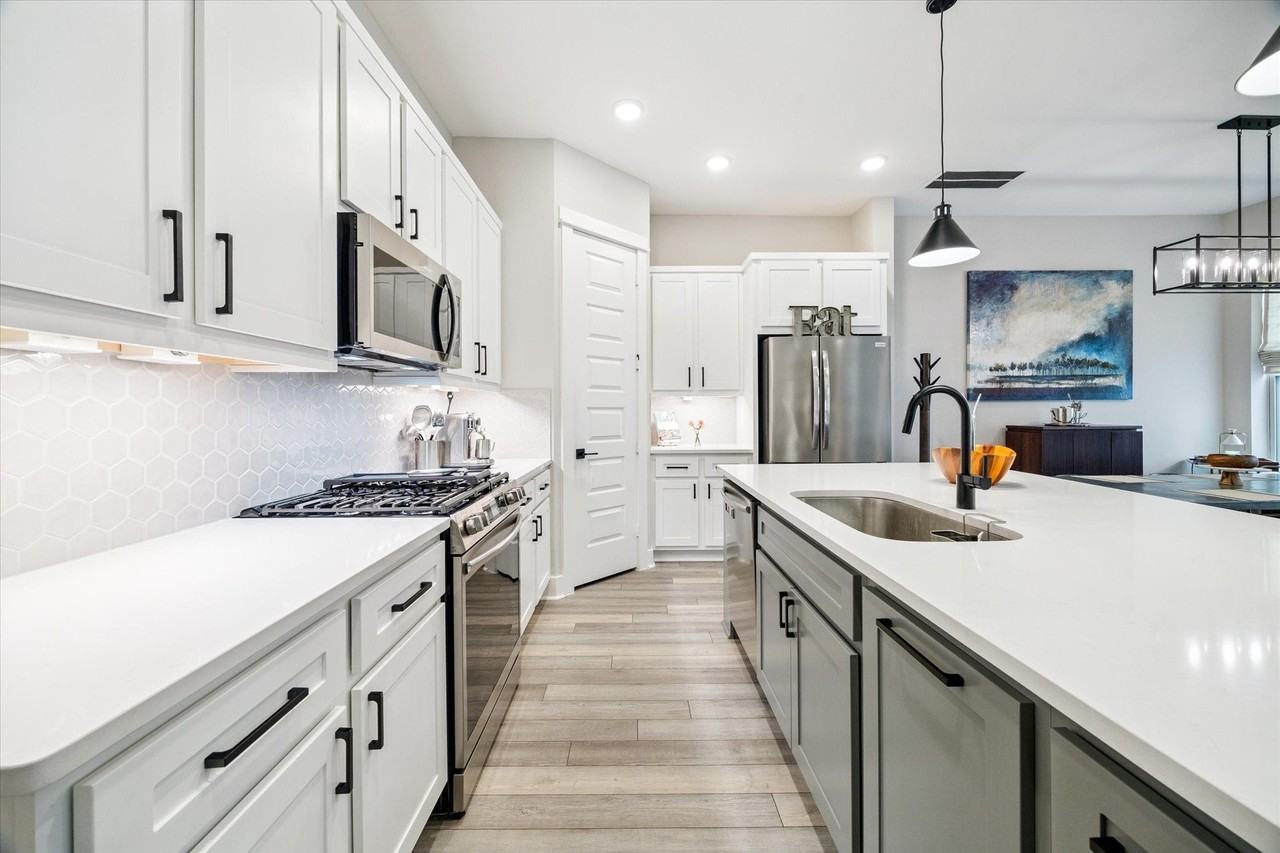 10974 Hewitt Cliff Ln - Photo 7 of 24