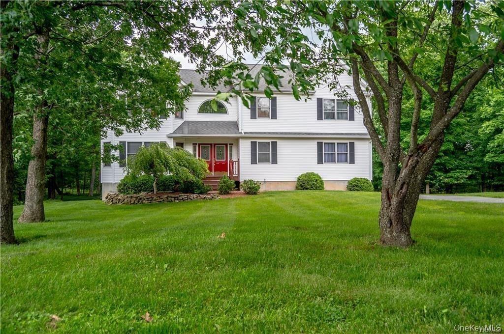 33 Sandra Ln - Photo 2 of 40