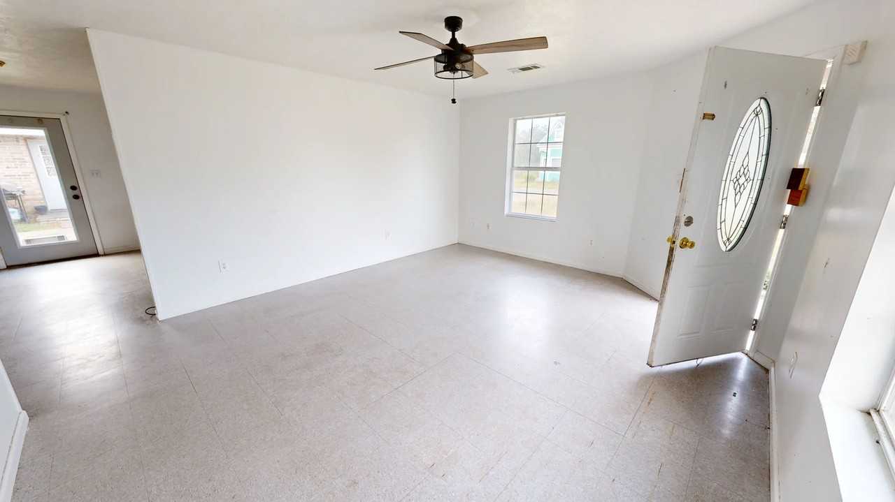 308 Coffee Street - Photo 2 of 9
