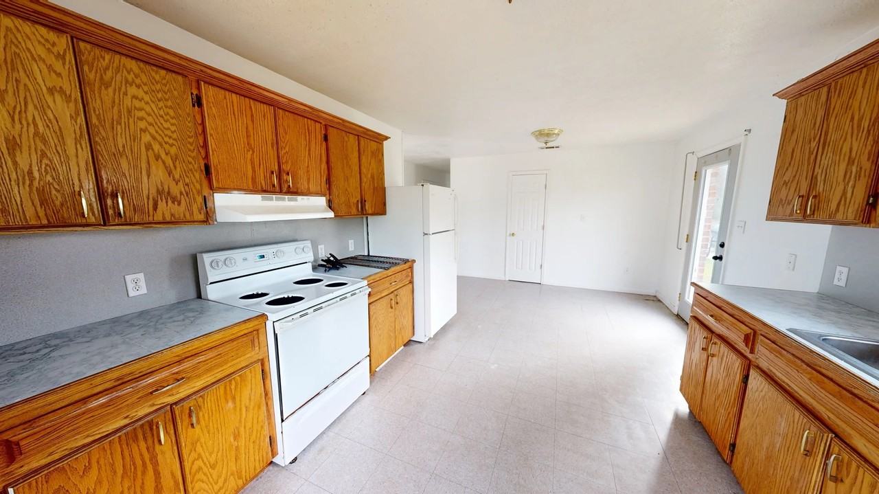 308 Coffee Street - Photo 4 of 9