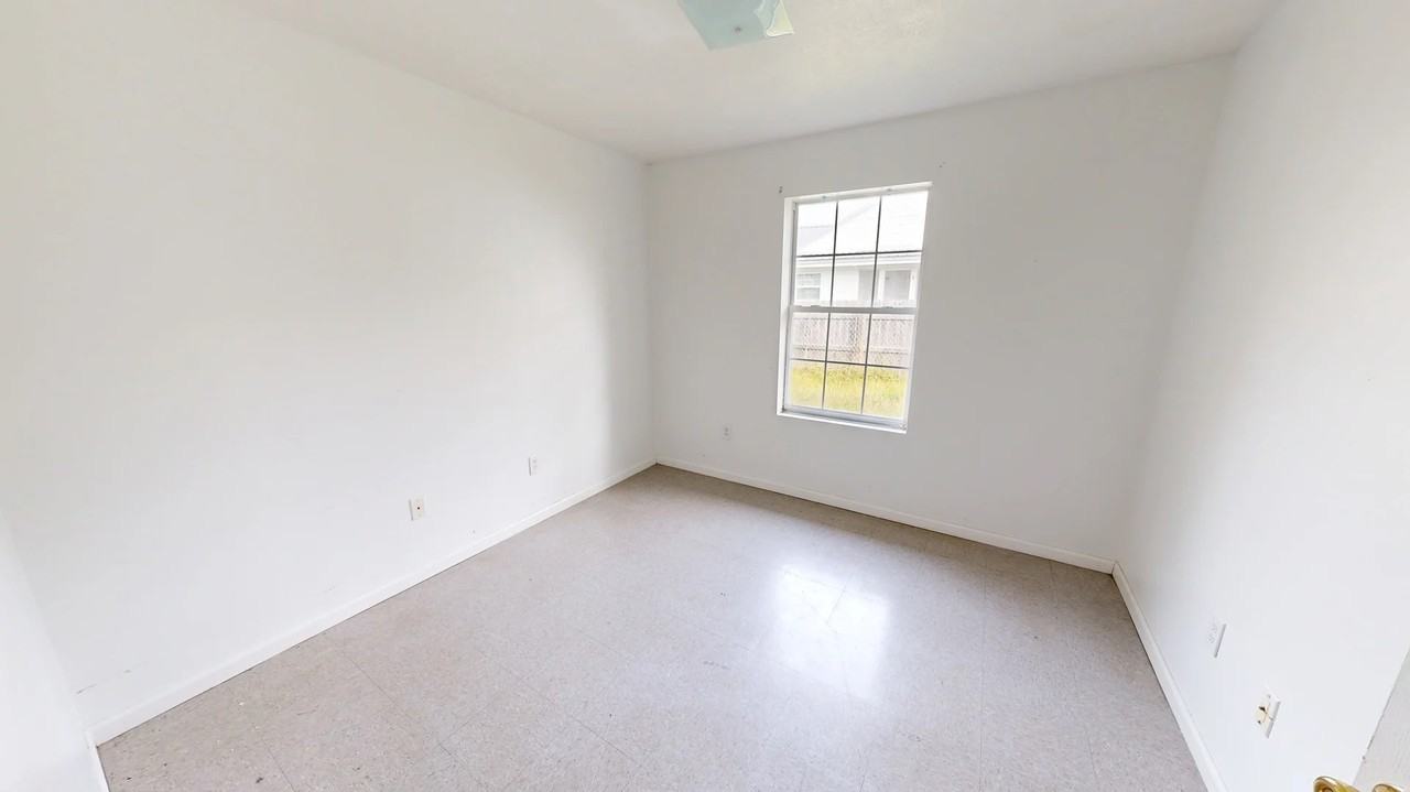 308 Coffee Street - Photo 5 of 9