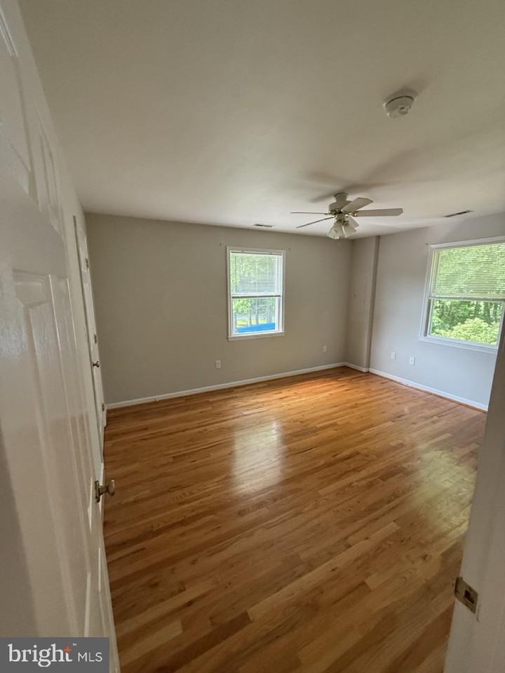 221 Llewelyn Ln ##1 - Photo 3 of 16