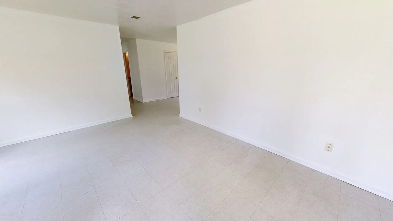 1112 Pinder Ln - Photo 2 of 14