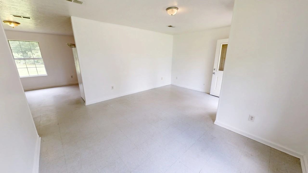 1112 Pinder Ln - Photo 3 of 14