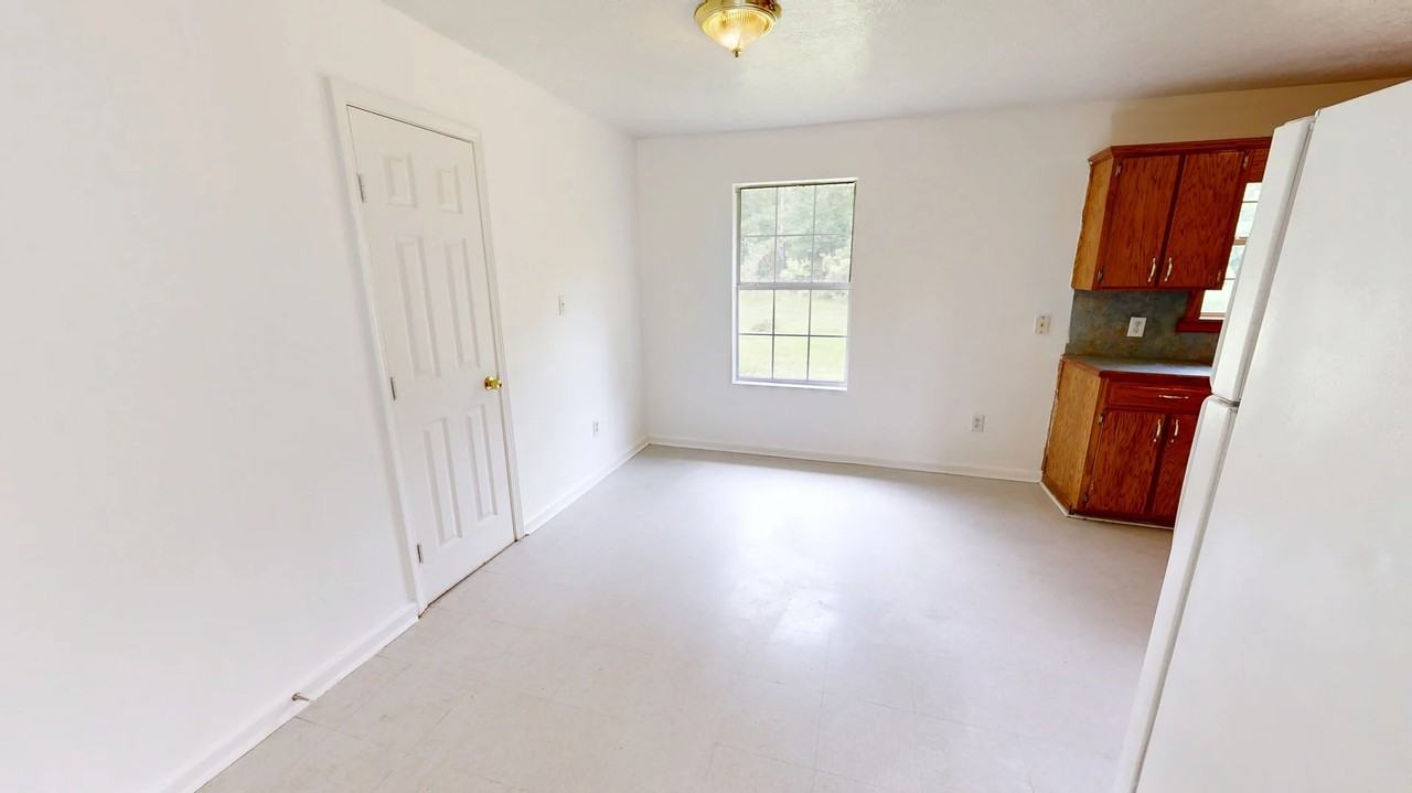 1112 Pinder Ln - Photo 4 of 14