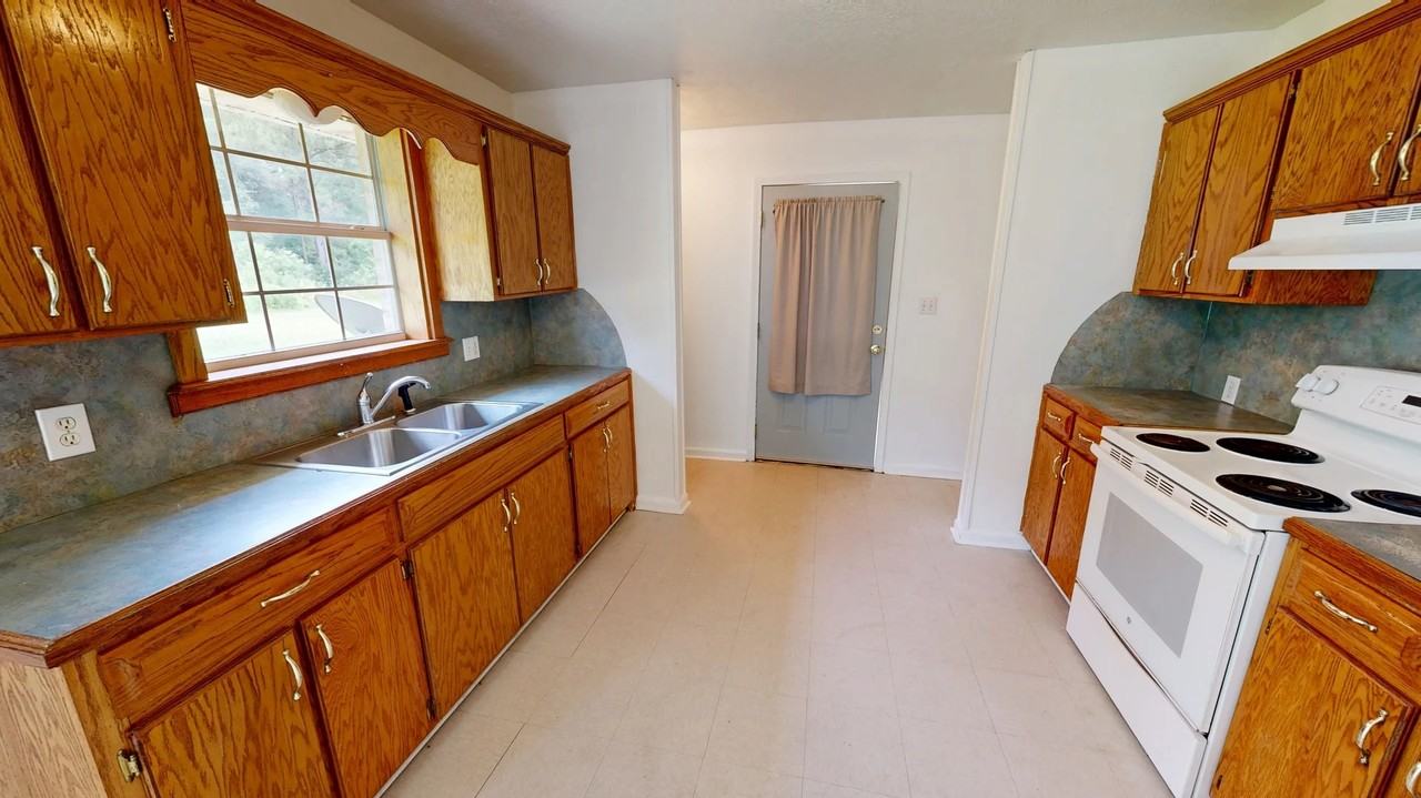 1112 Pinder Ln - Photo 6 of 14