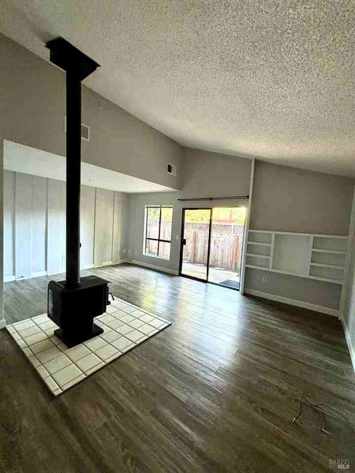 49 Redwood Ct - Photo 4 of 14