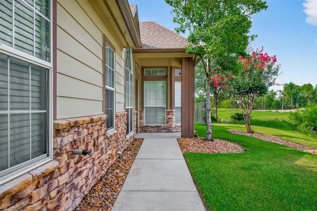 7914 Loyel Pointe Dr - Photo 4 of 48