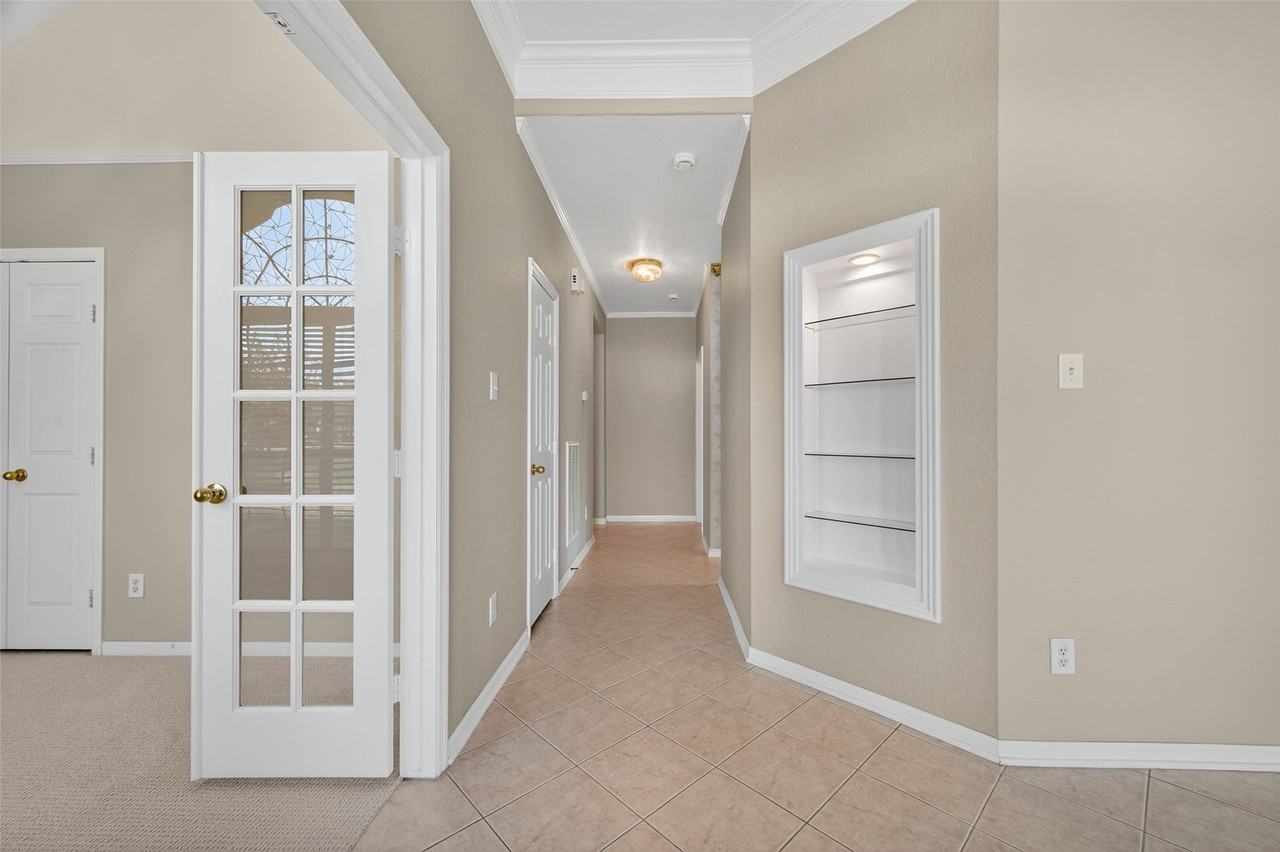 7914 Loyel Pointe Dr - Photo 7 of 48