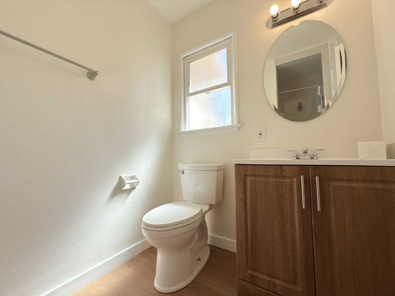 13936 Wyandotte St - Photo 5 of 10