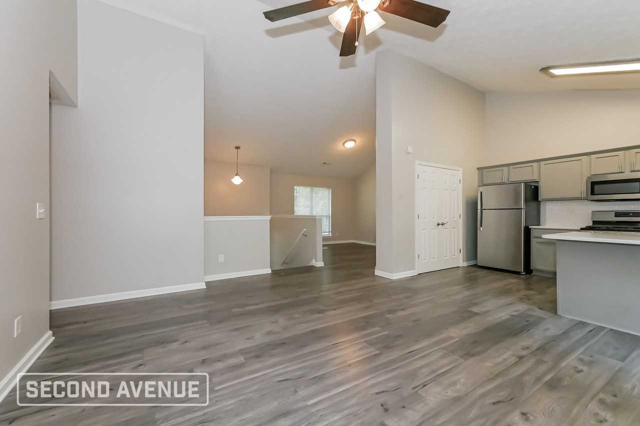 45 Riverside Ct - Photo 3 of 19