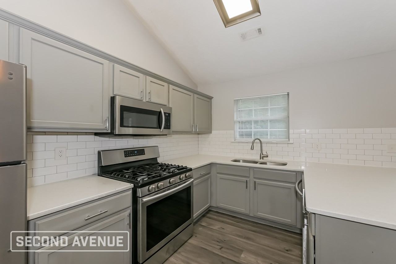 45 Riverside Ct - Photo 4 of 19