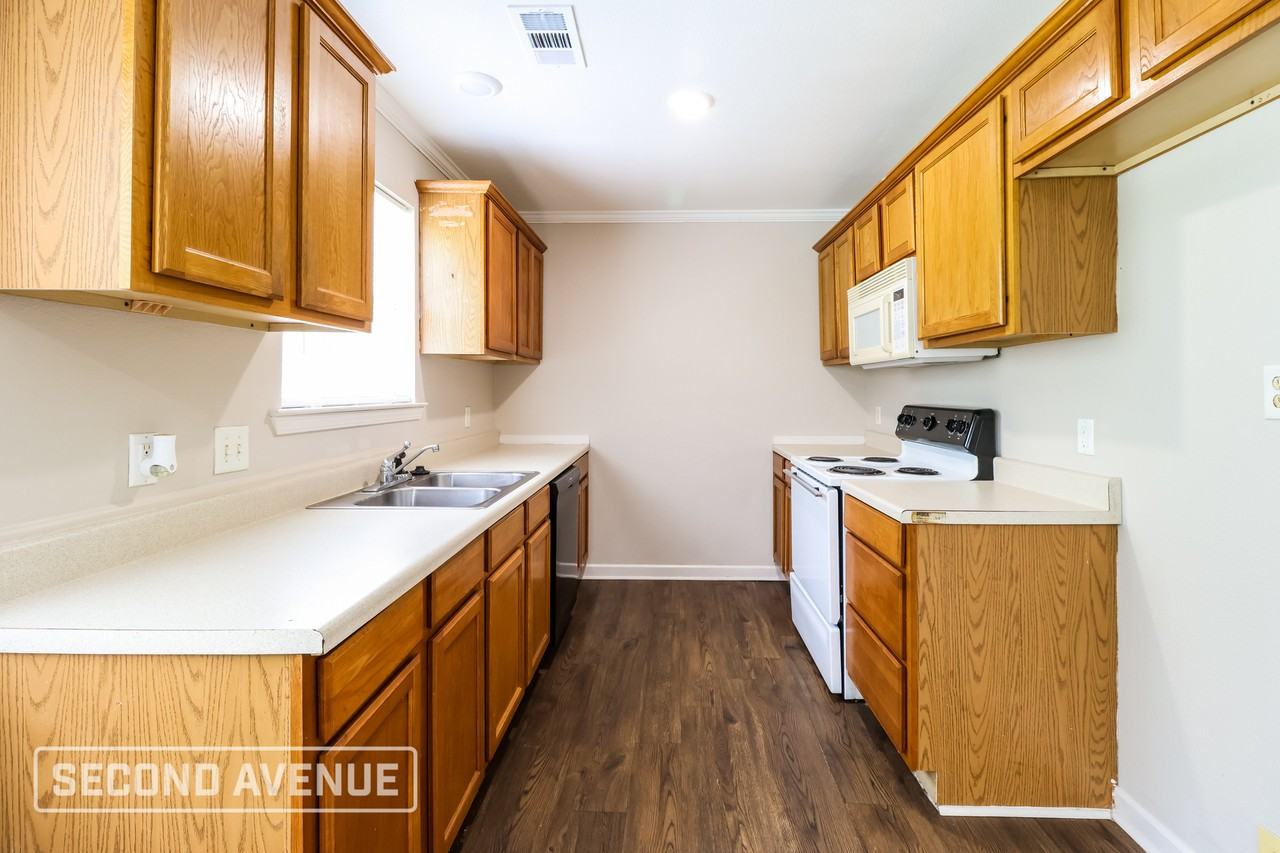110 Maplewood Dr - Photo 5 of 28