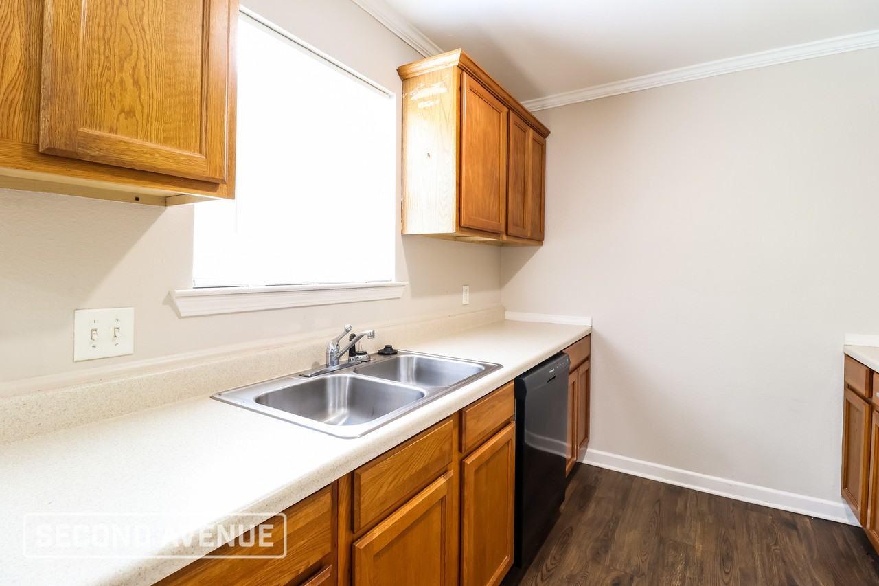 110 Maplewood Dr - Photo 6 of 28