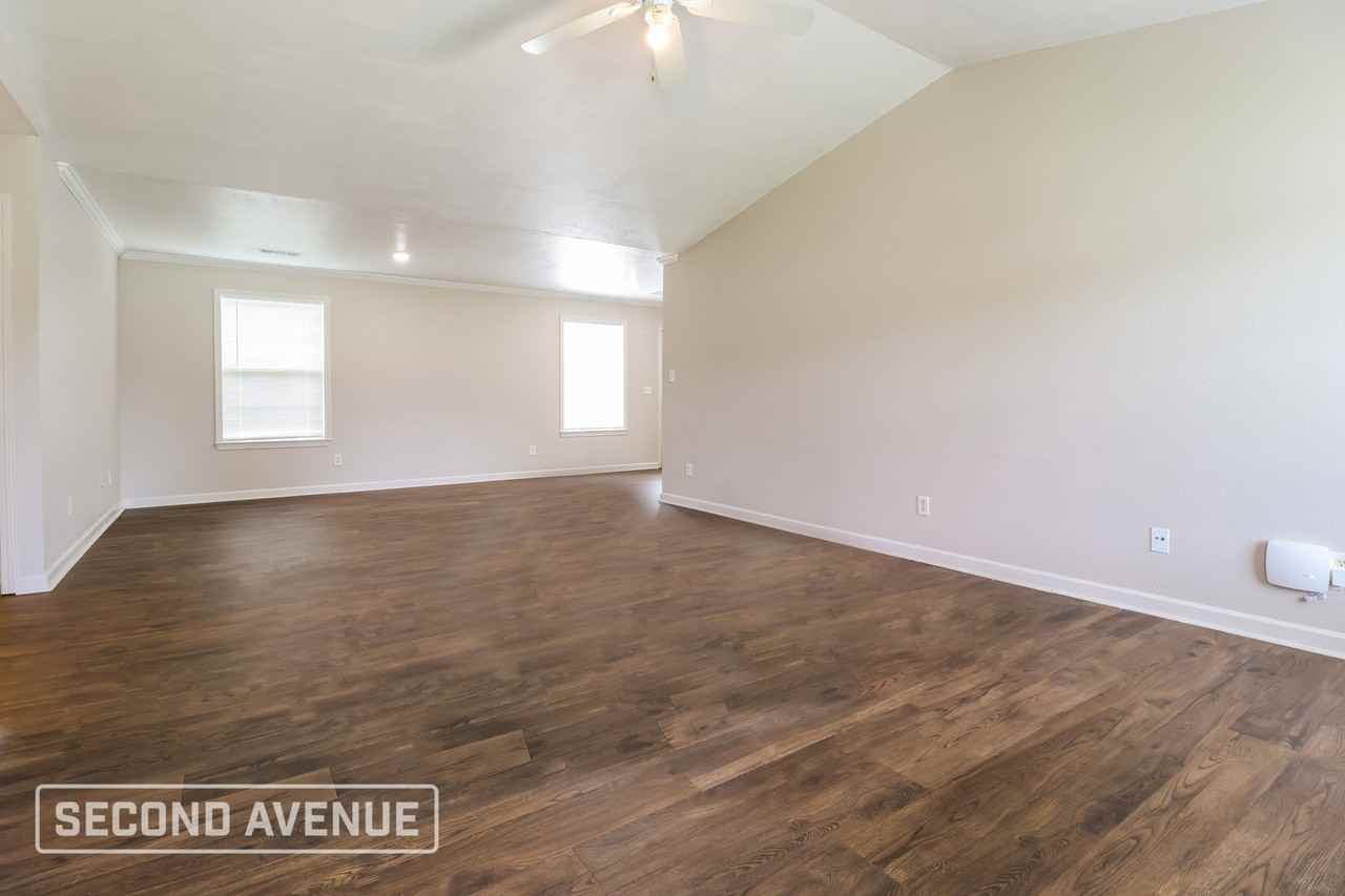 110 Maplewood Dr - Photo 4 of 28