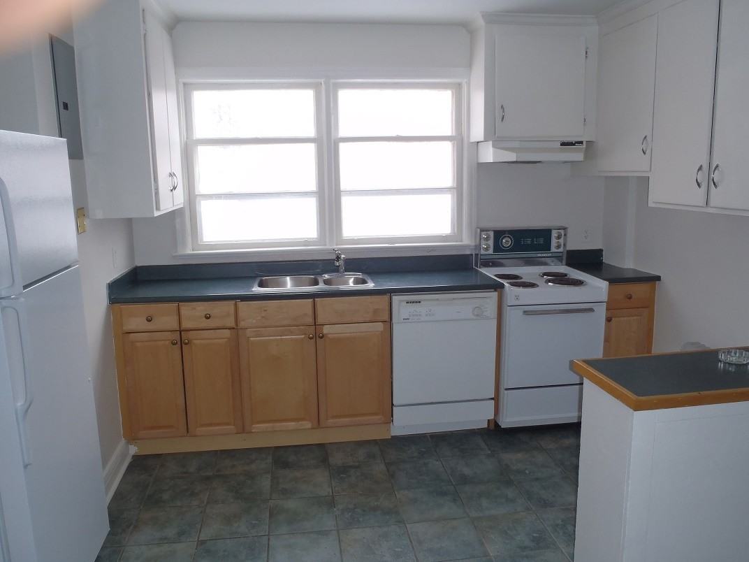 533 Churchill Avenue North - Photo 2 of 4