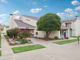 featured image of 3711 Club Estates Dr