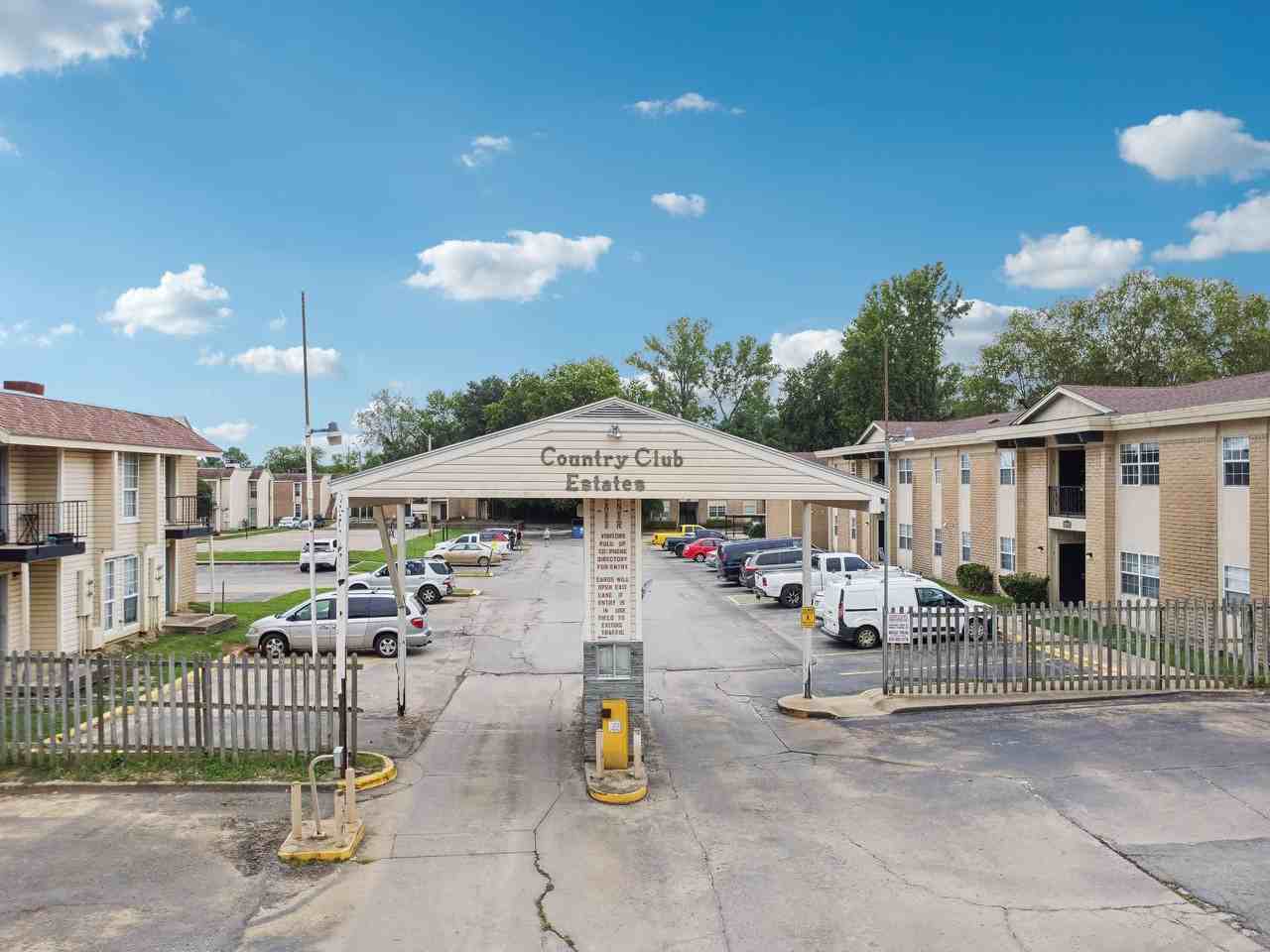 Country Club - Photo 2 of 50