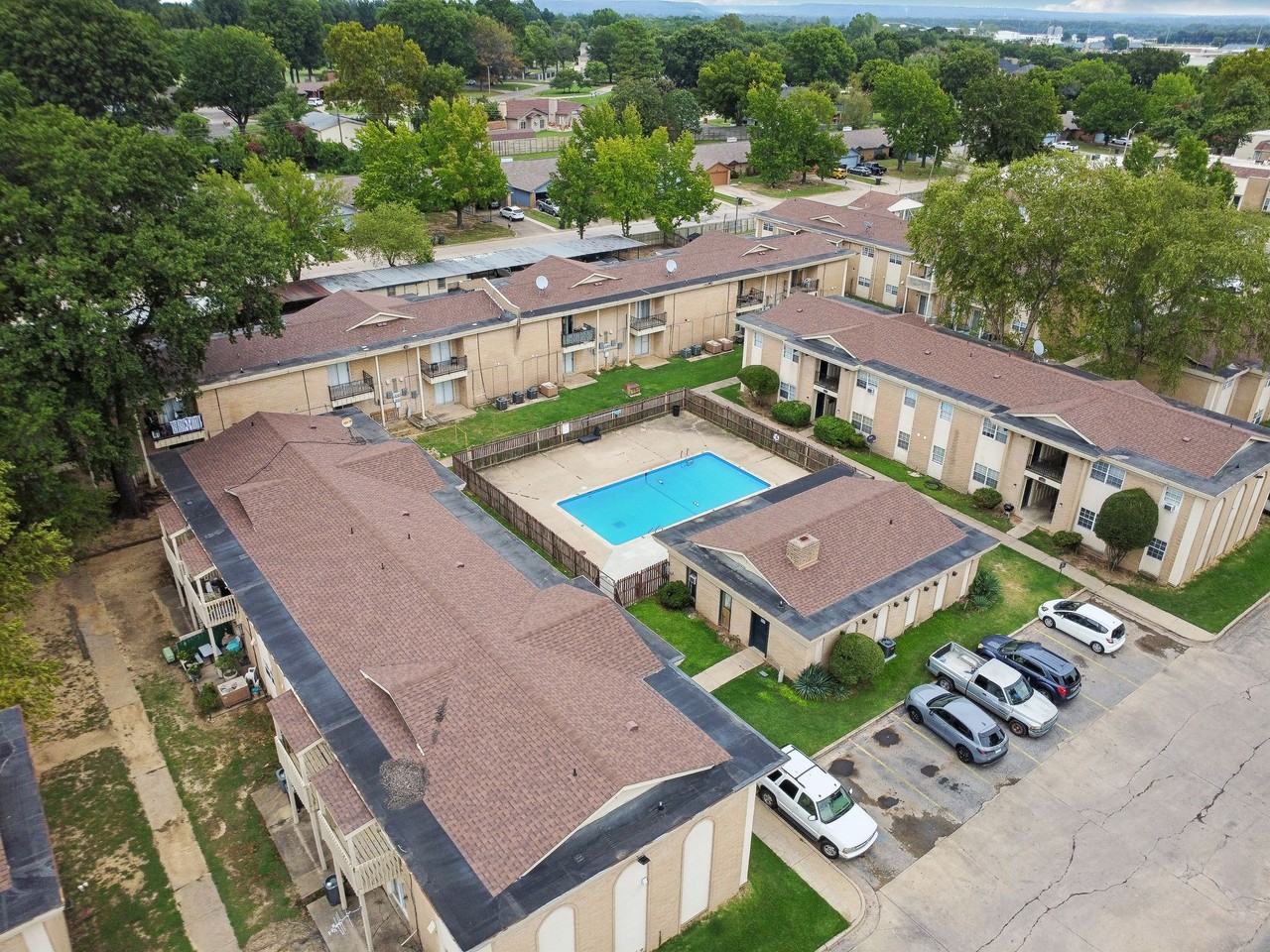 Country Club - Photo 4 of 50