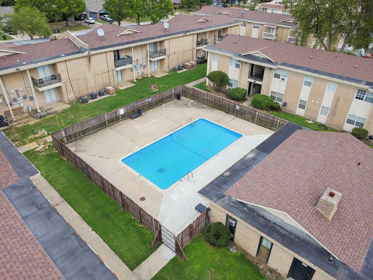 Country Club - Photo 5 of 50