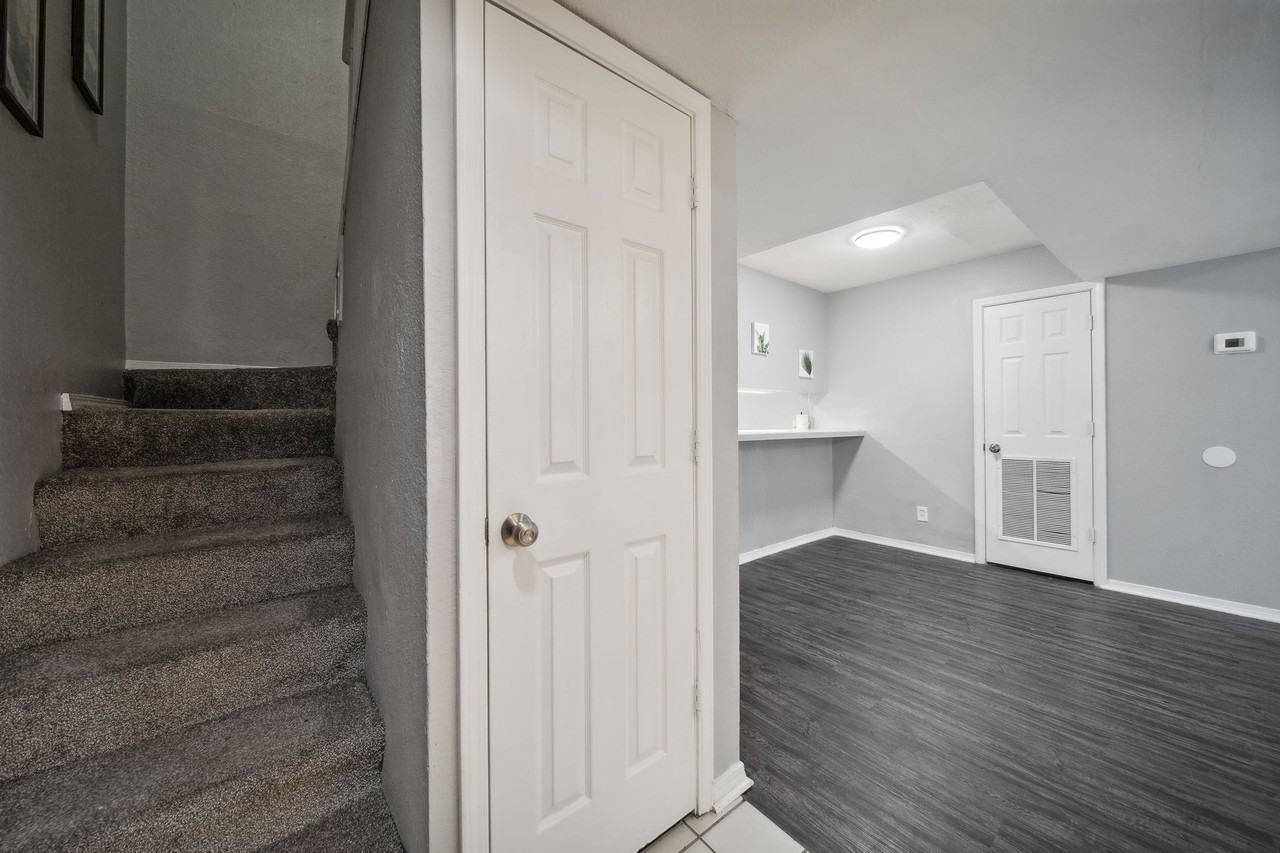 Country Club - Photo 7 of 50