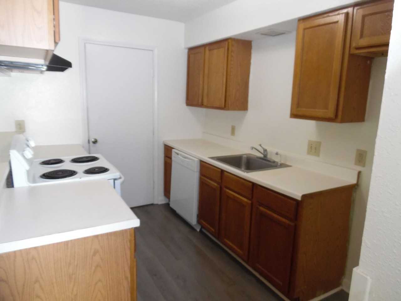 EDSA RESIDENTIAL - Photo 4 of 19