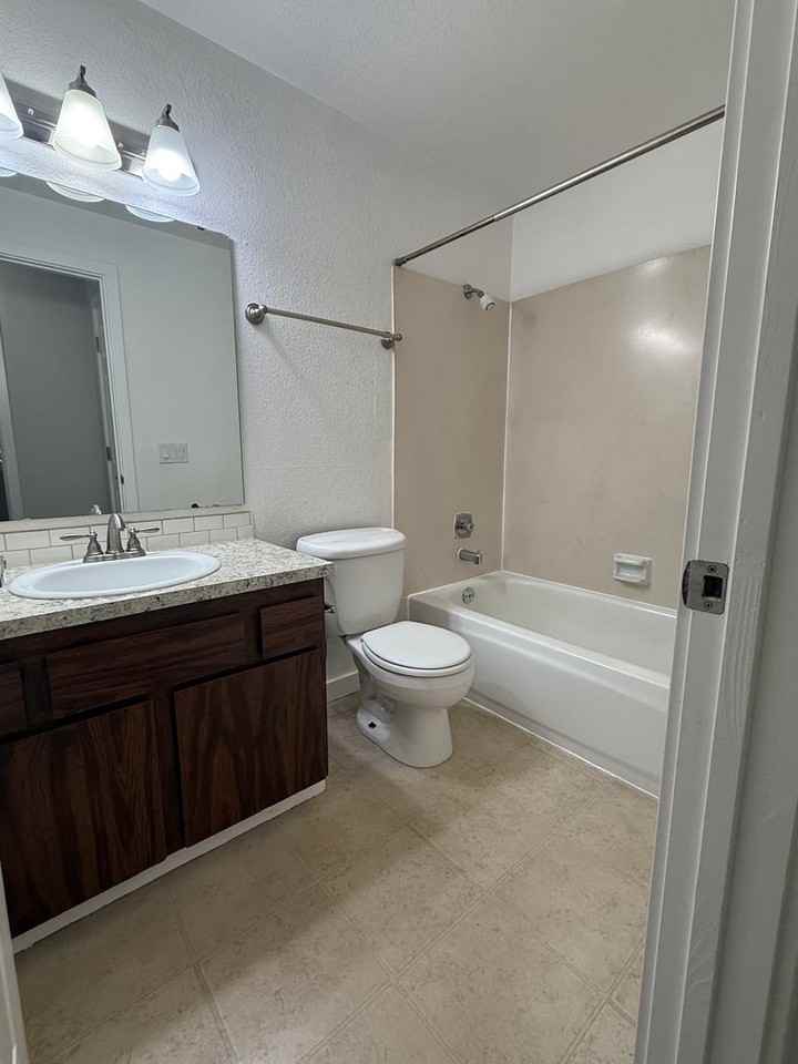 Carlynn Apartments - Photo 6 of 20