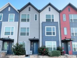 featured image of 301 E Lamar St