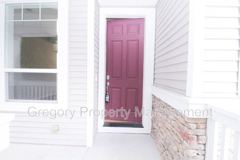 2705 85th Ave Ne - Photo 3 of 28