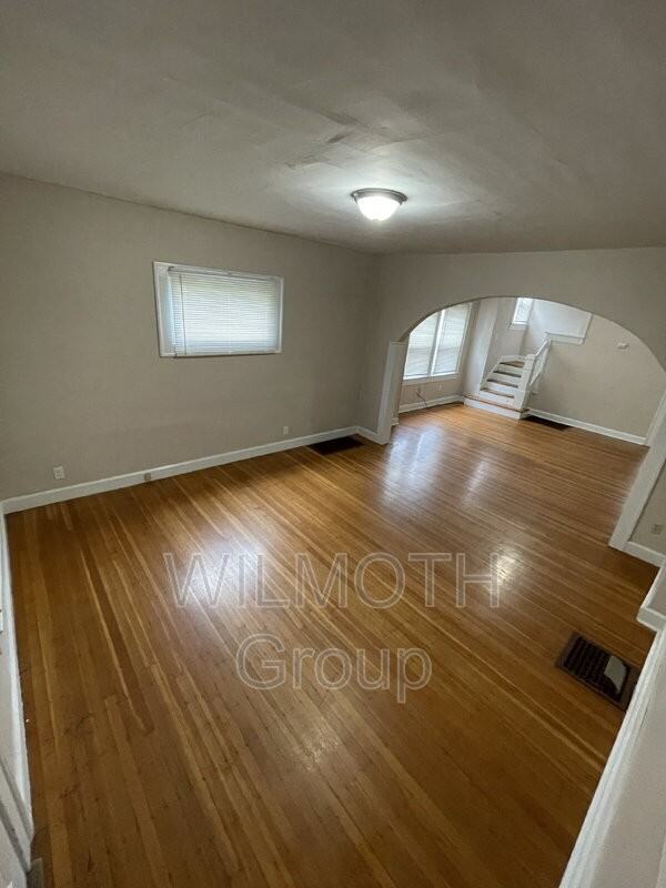 815 N Riley Ave - Photo 3 of 15