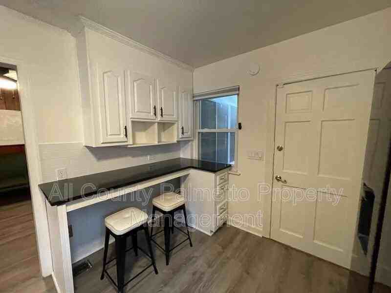 110 Gordon St - Photo 3 of 20