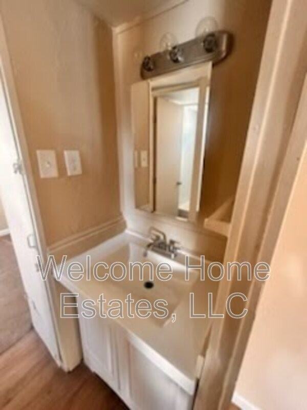 110 E Prince Rd #1UNITAVAIL - Photo 7 of 9