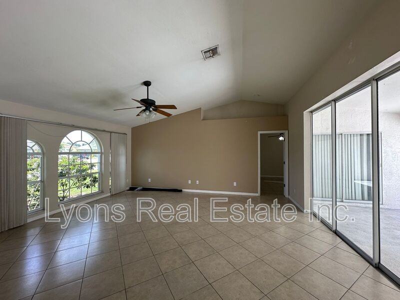 8397 Bahamas Rd - Photo 3 of 23