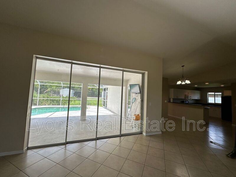 8397 Bahamas Rd - Photo 4 of 23