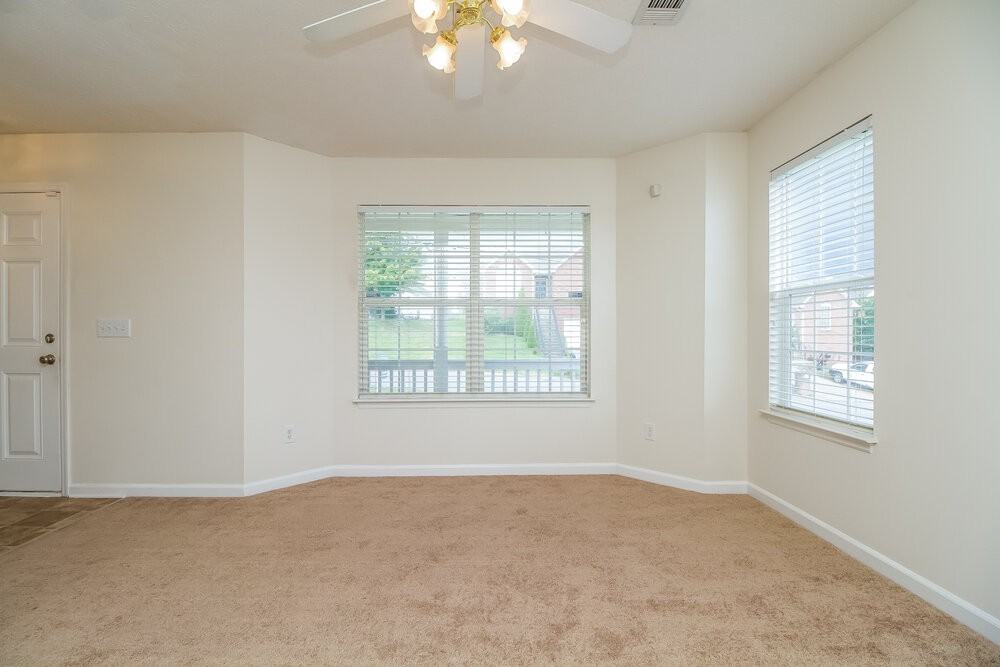 1133 Phelissa Dr - Photo 4 of 21