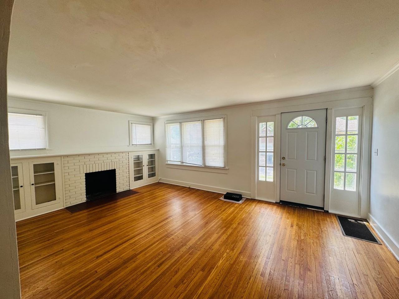 1105 E Loren St - Photo 3 of 21