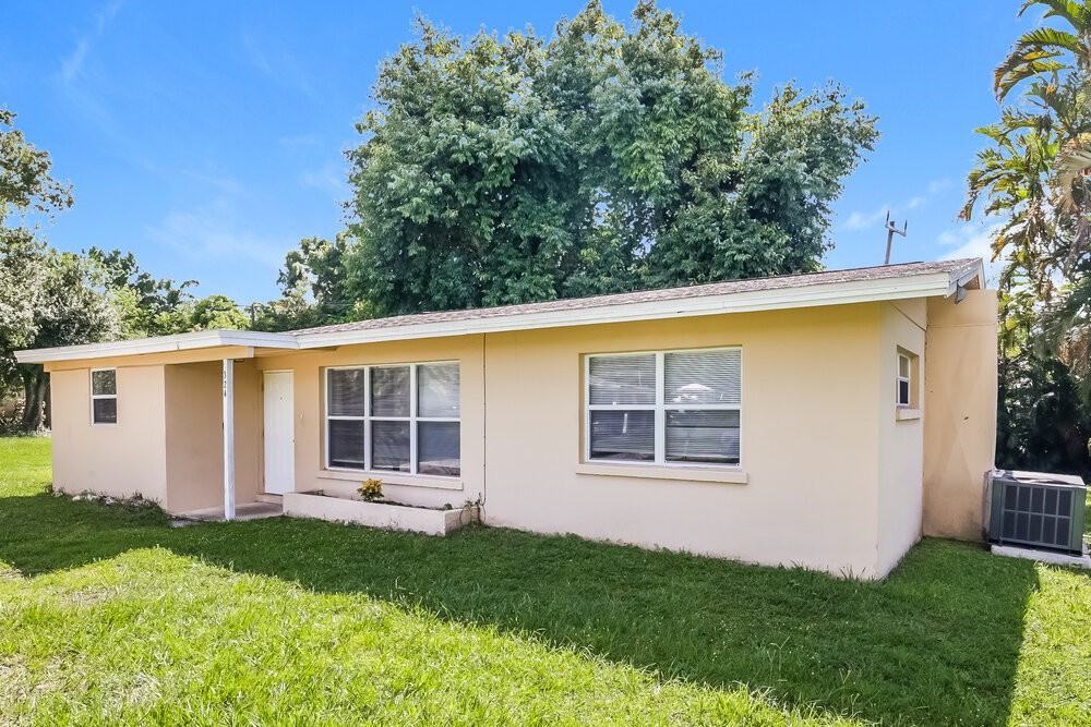 324 Colorado Pl - Photo 3 of 16