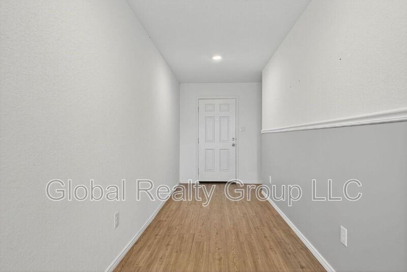 10716 Sweepback Trl - Photo 3 of 26