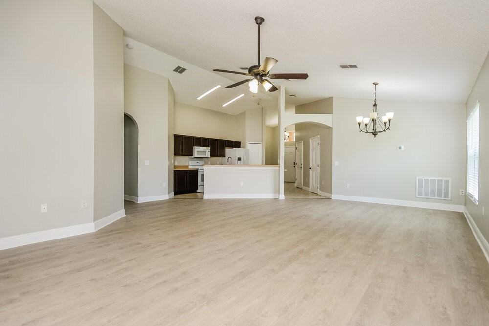 1320 Creekview Ct - Photo 4 of 16