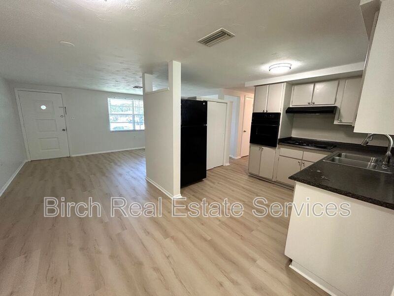 3402 Peterborough St - Photo 7 of 27