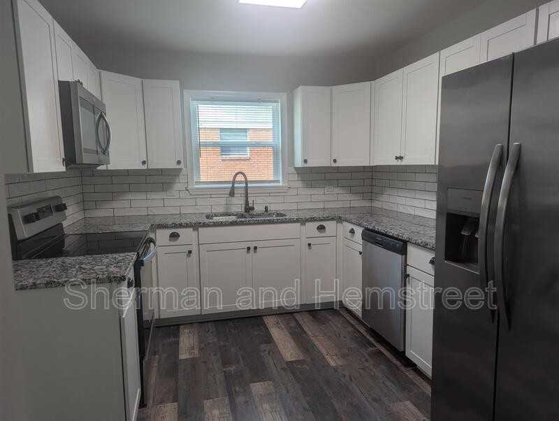 2470 Dublin Dr - Photo 2 of 12