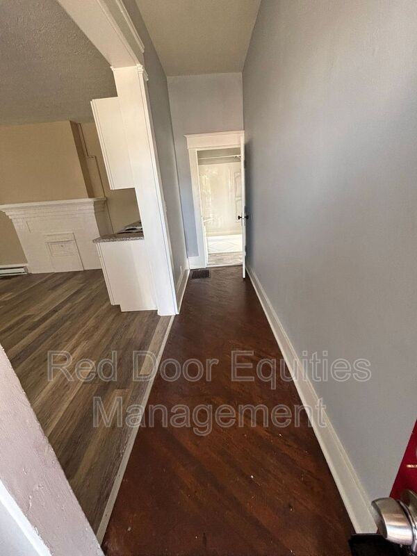 508 N Columbus St #4 - Photo 4 of 7