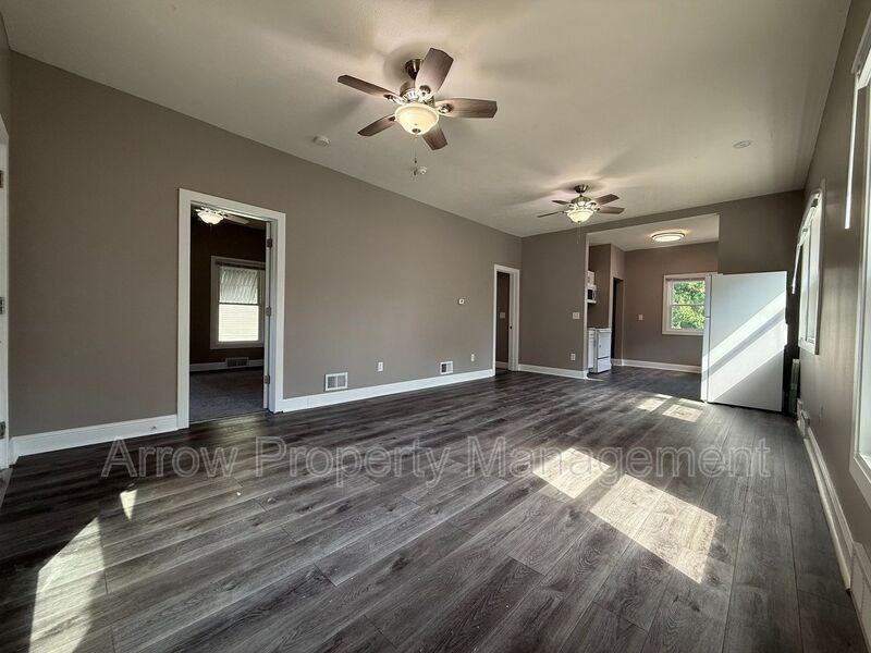 2280 Sheldon St - Photo 2 of 15