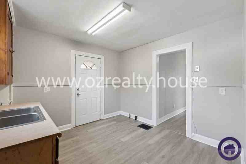 3907 Lagrange St - Photo 7 of 16