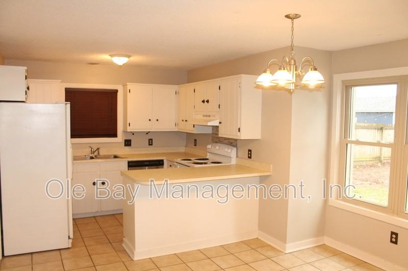 806 Mcneil Ave - Photo 3 of 7