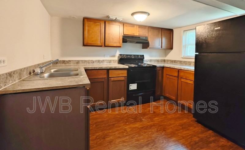 573 E 55th St - Photo 3 of 8